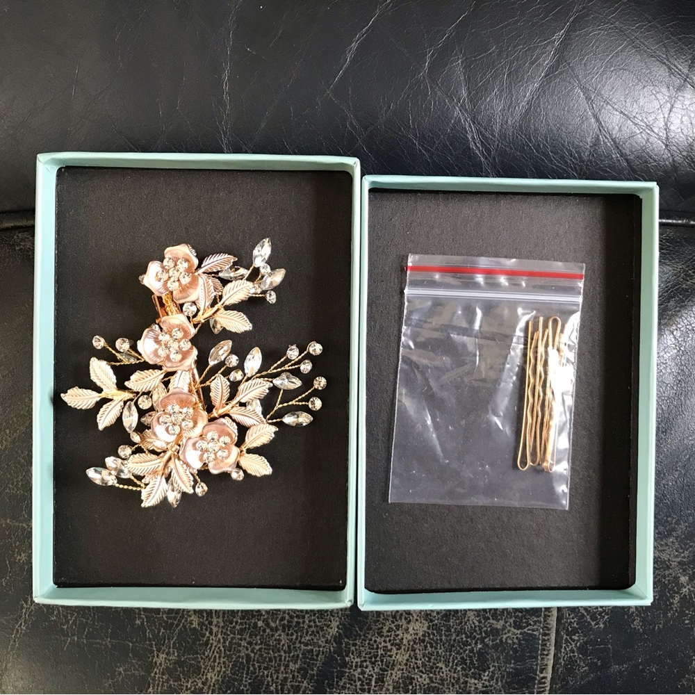 Hair accessory.  Never been worn.